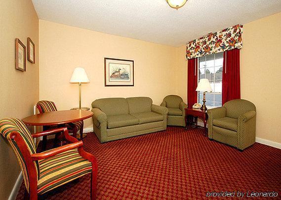 Ambassador Inn Фейетвилл Экстерьер фото